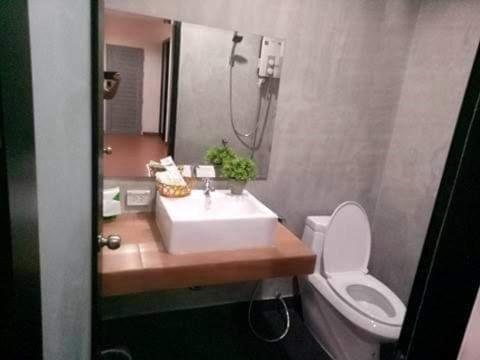 The Terrace Khlongtoei Otel Hat Yai Dış mekan fotoğraf
